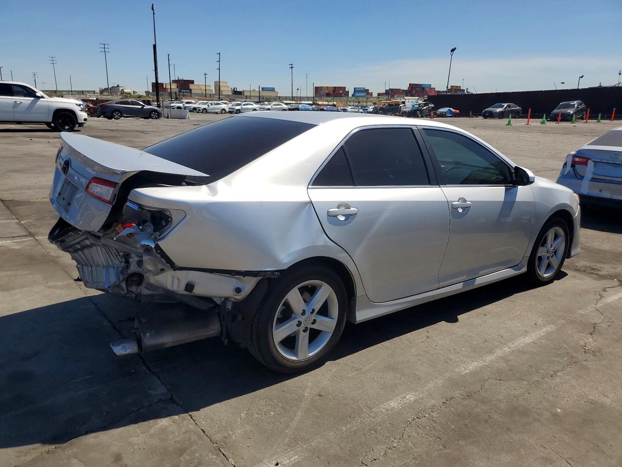 2014 TOYOTA CAMRY SE photo 5