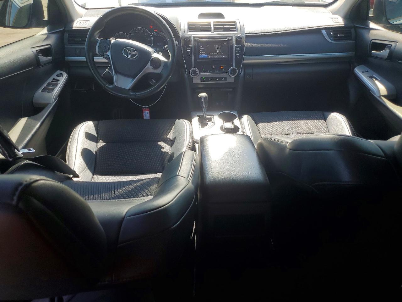 2014 TOYOTA CAMRY SE photo 15