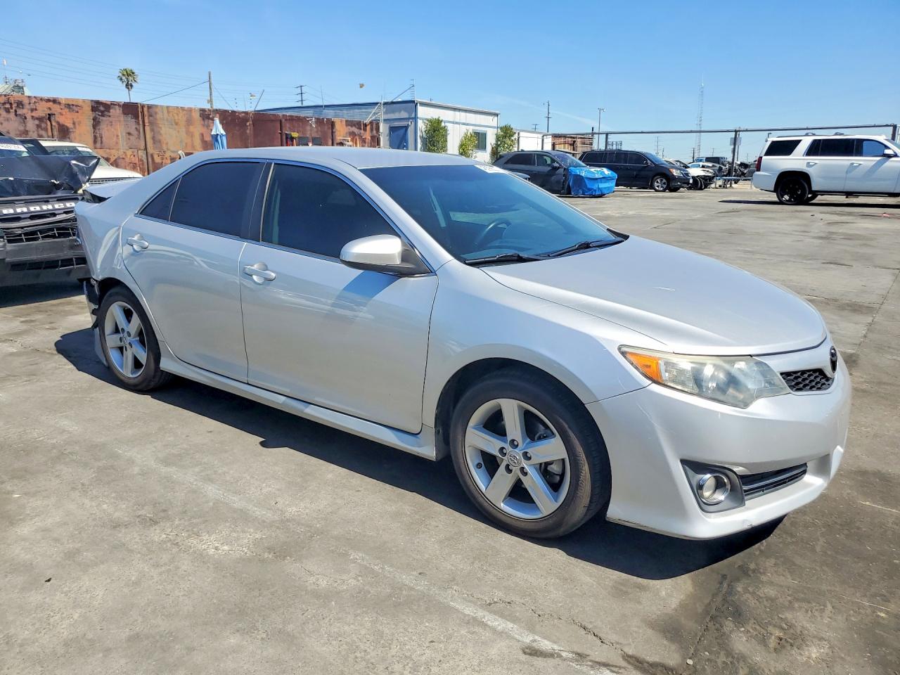 2014 TOYOTA CAMRY SE photo 7