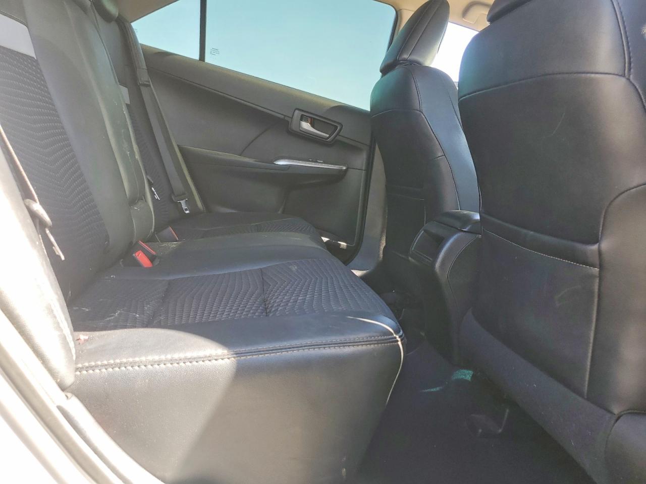 2014 TOYOTA CAMRY SE photo 19