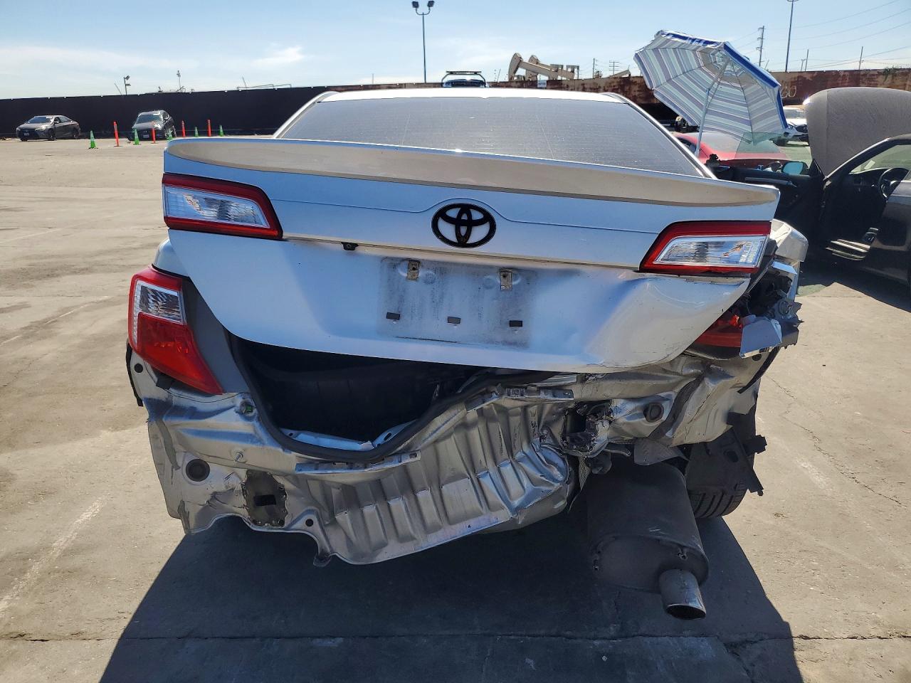 2014 TOYOTA CAMRY SE photo 11