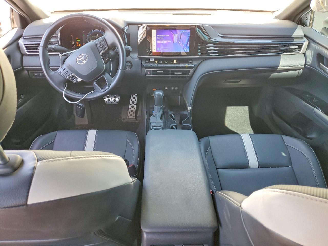 2025 TOYOTA CAMRY SE photo 15
