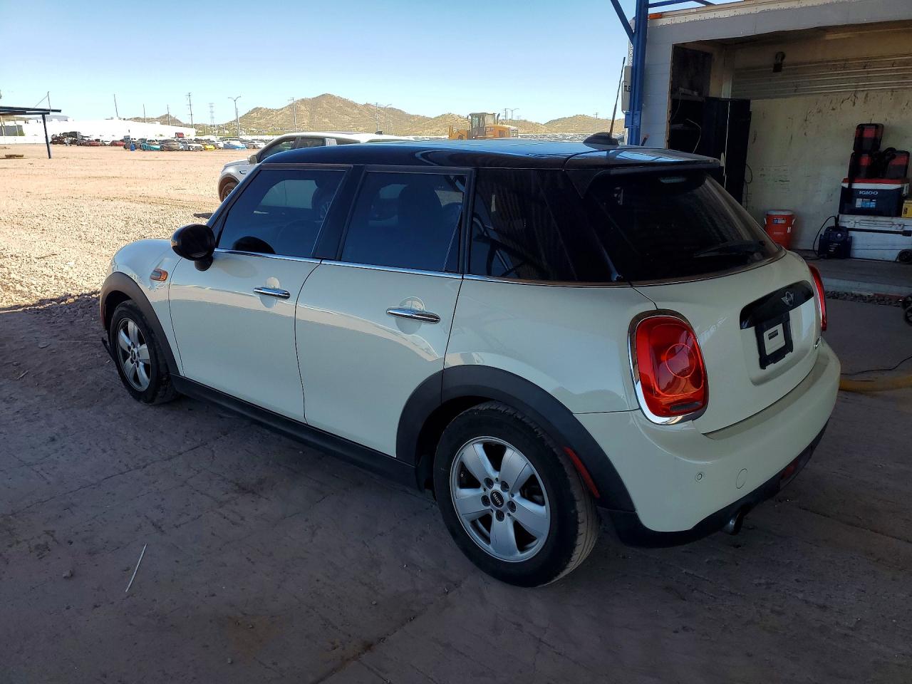 2016 MINI COOPER photo 2