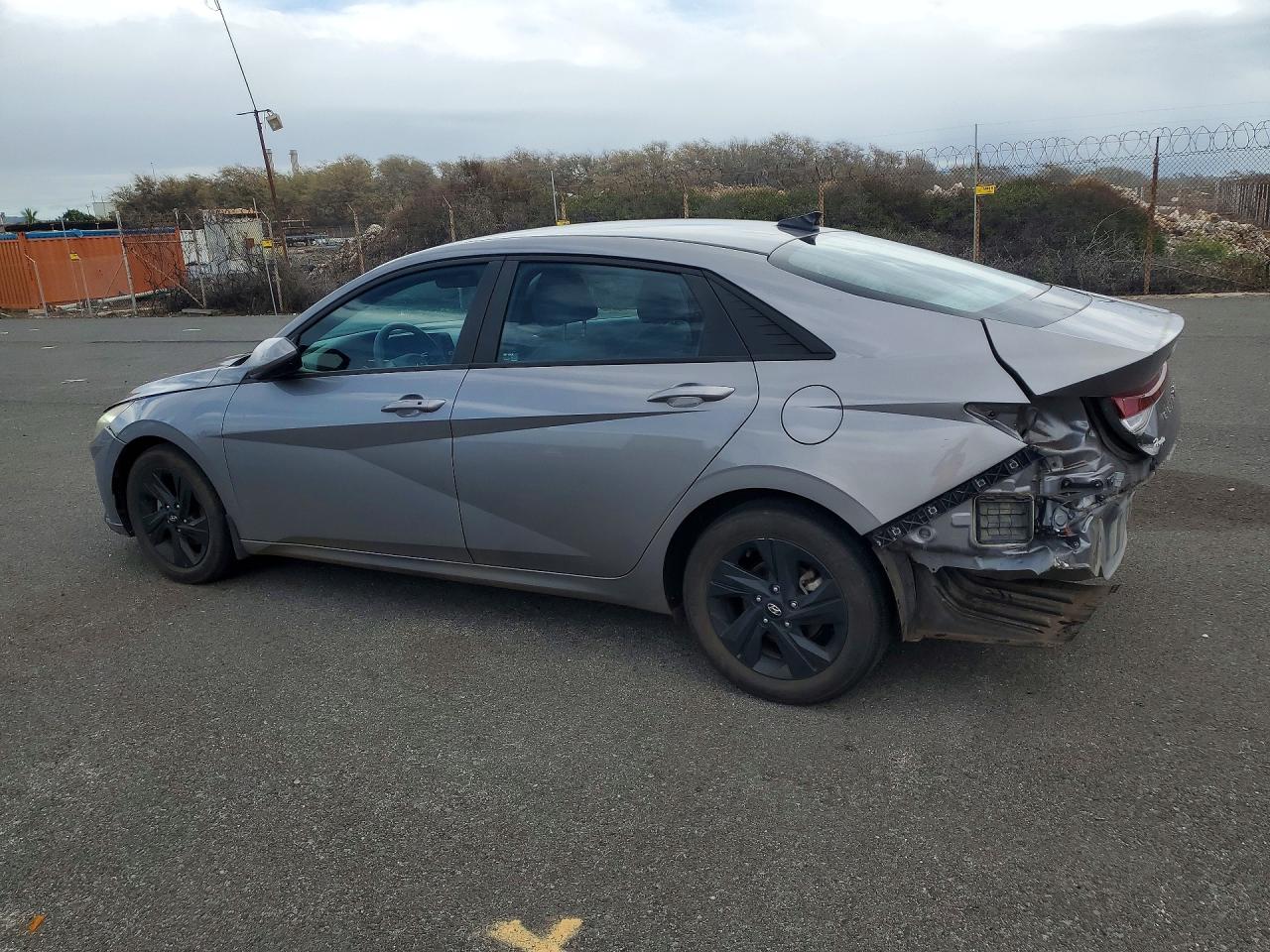 2023 HYUNDAI ELANTRA SEL photo 3
