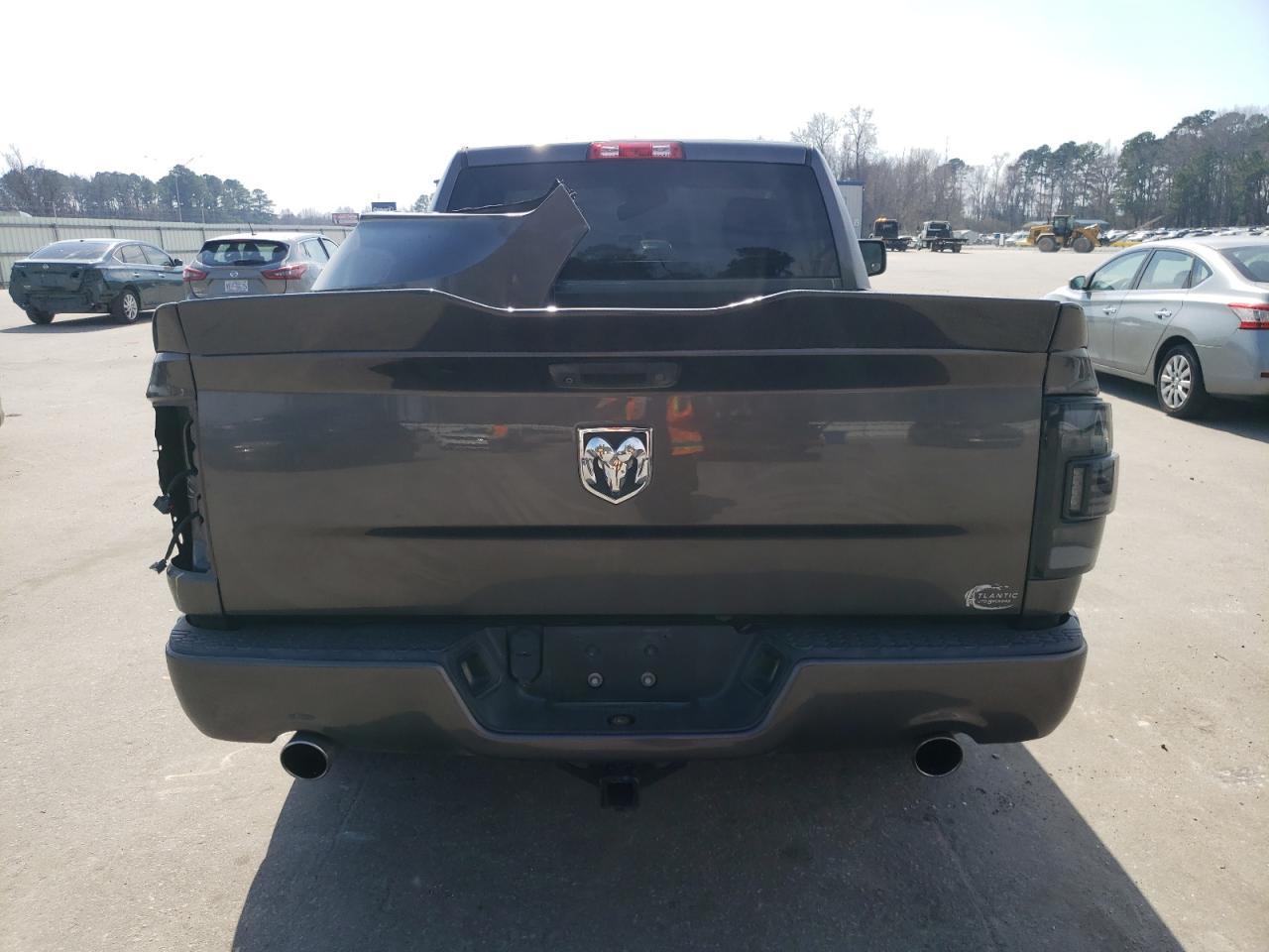 2016 RAM 1500 ST photo 16