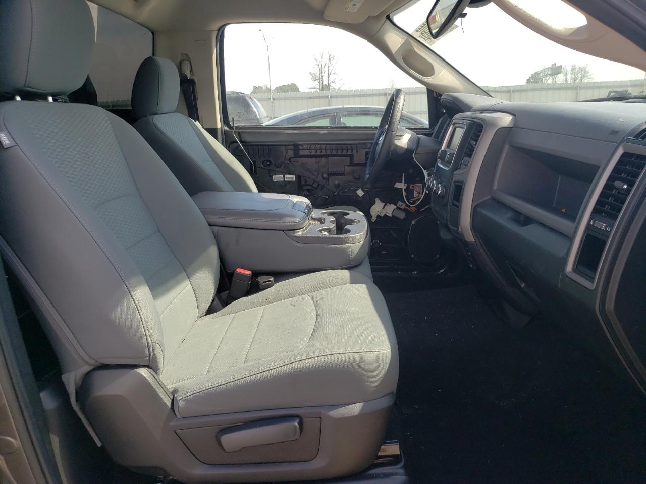 2016 RAM 1500 ST photo 28