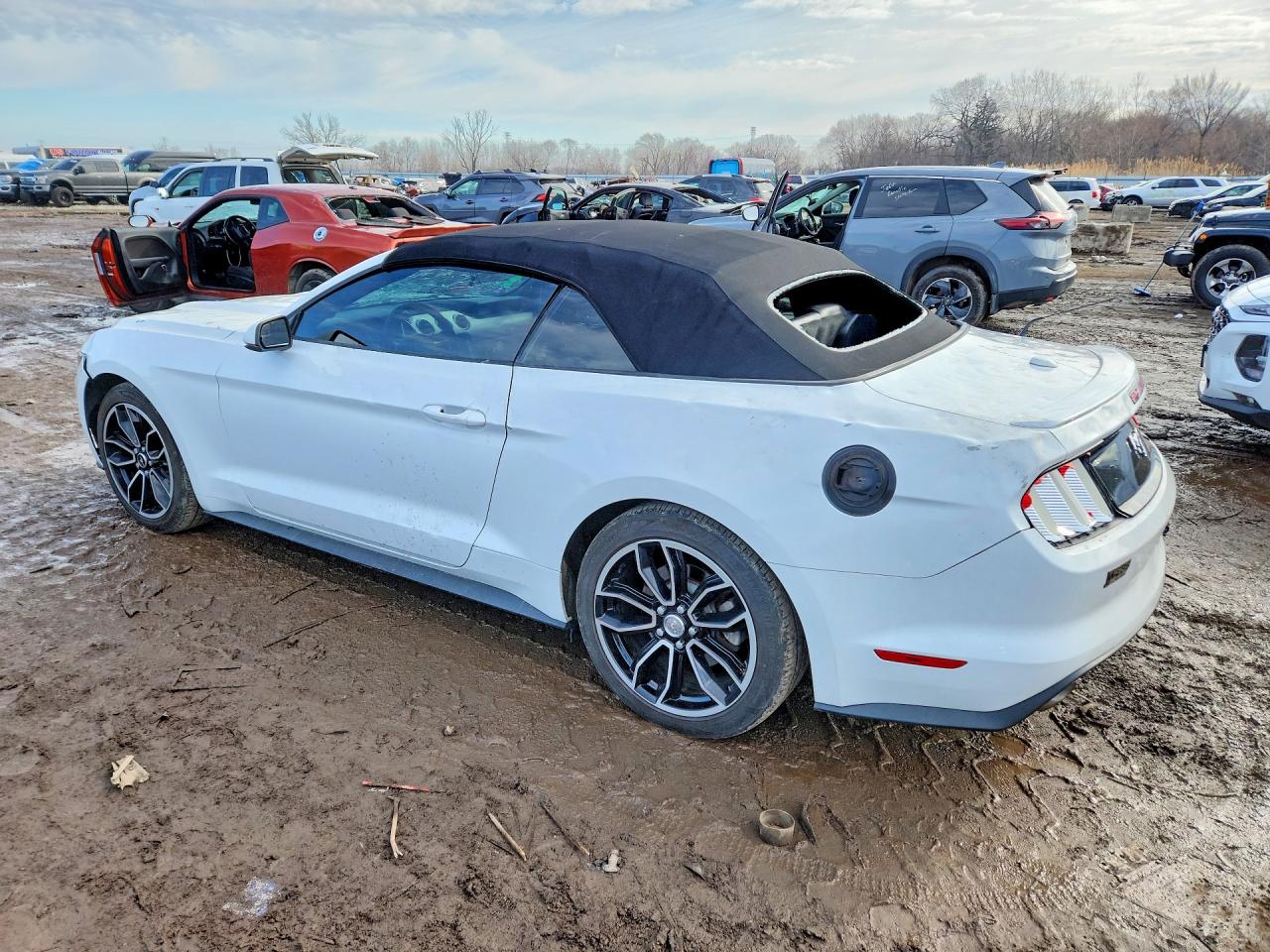 2017 FORD MUSTANG photo 2