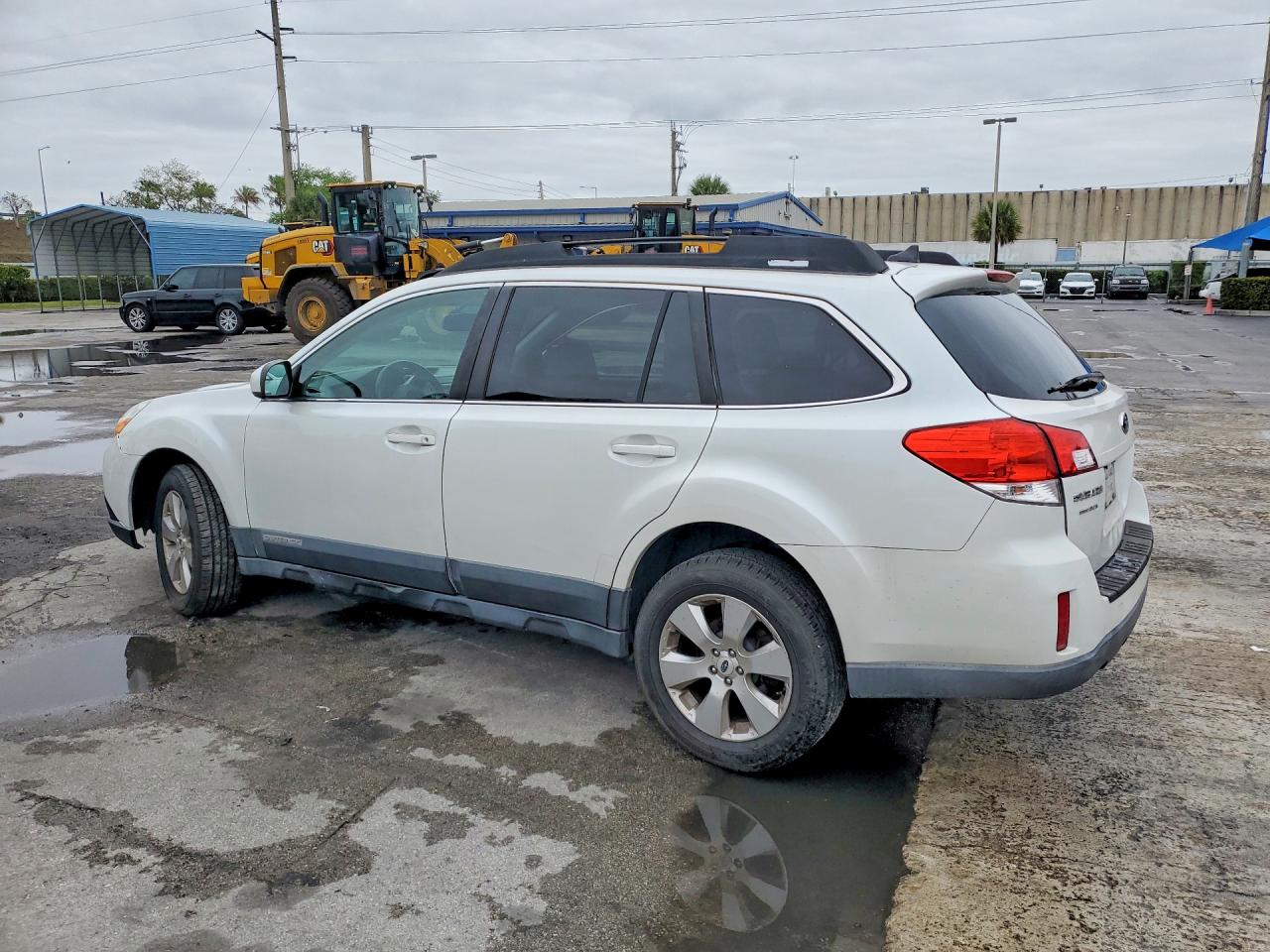 2012 SUBARU OUTBACK photo 3