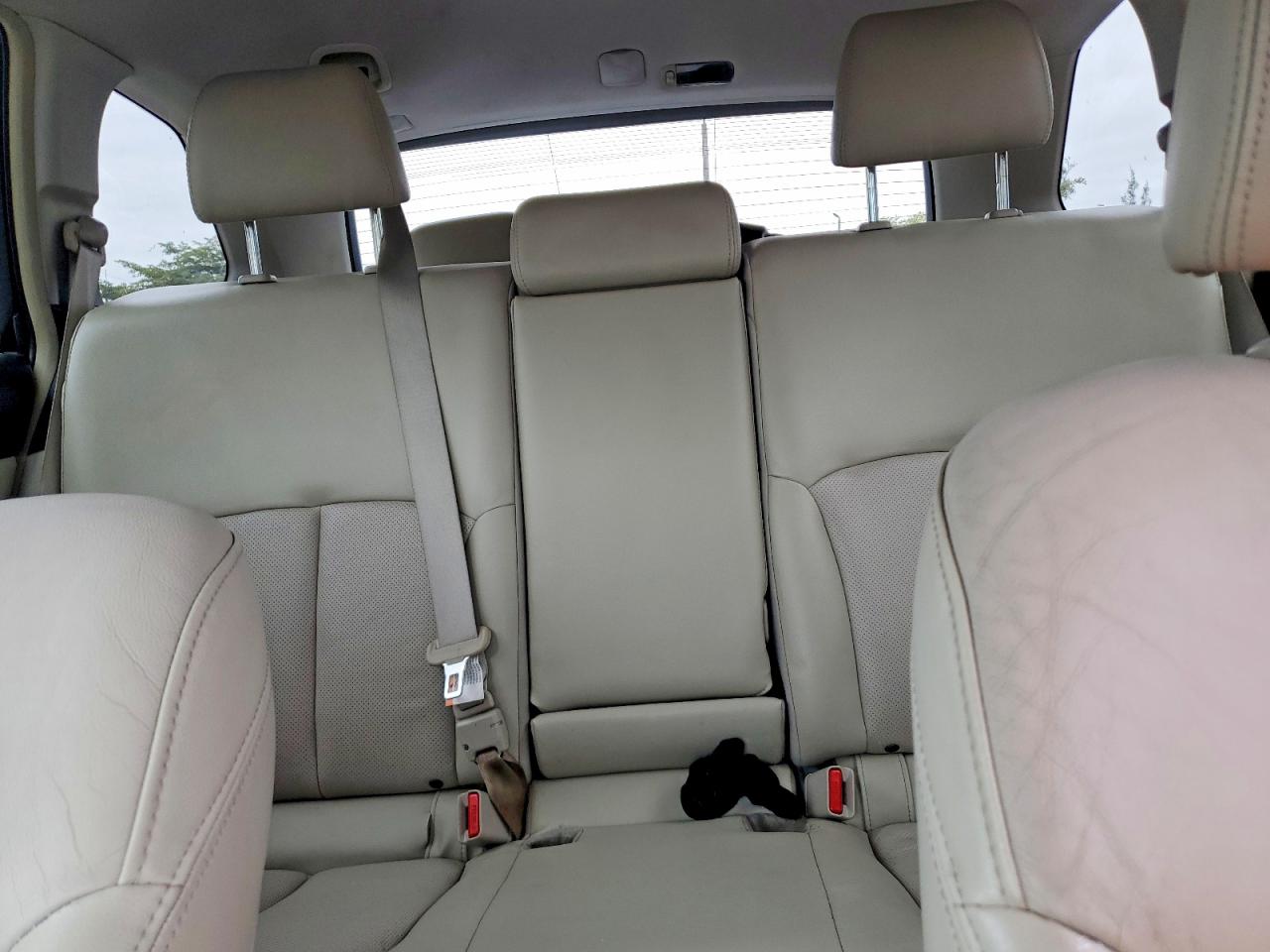 2012 SUBARU OUTBACK photo 19