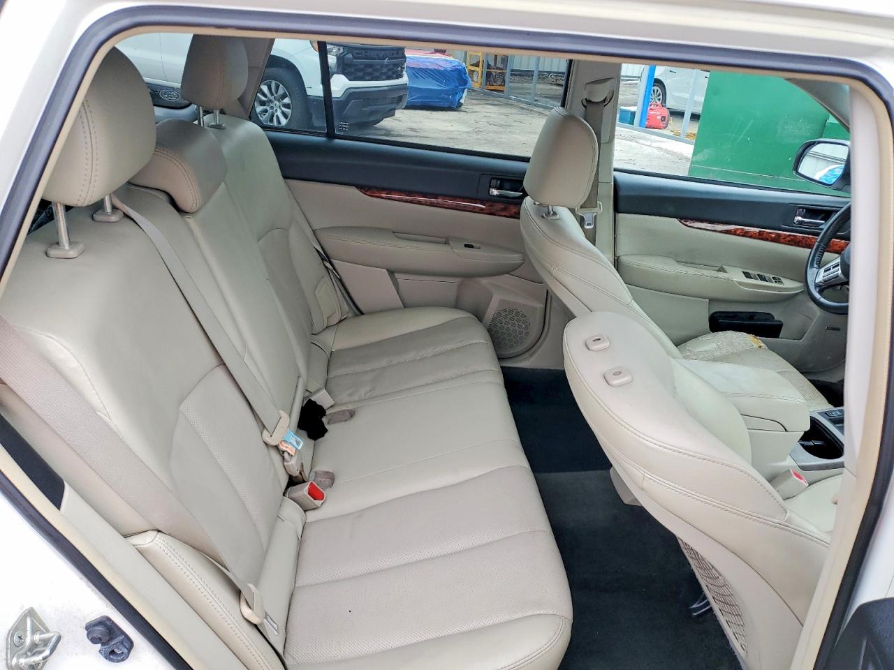 2012 SUBARU OUTBACK photo 21