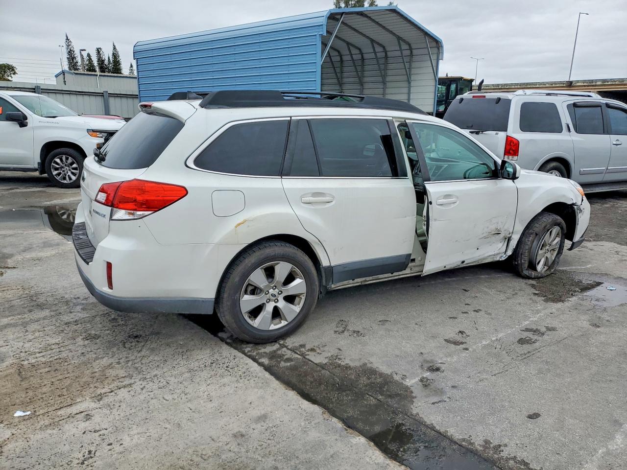 2012 SUBARU OUTBACK photo 5
