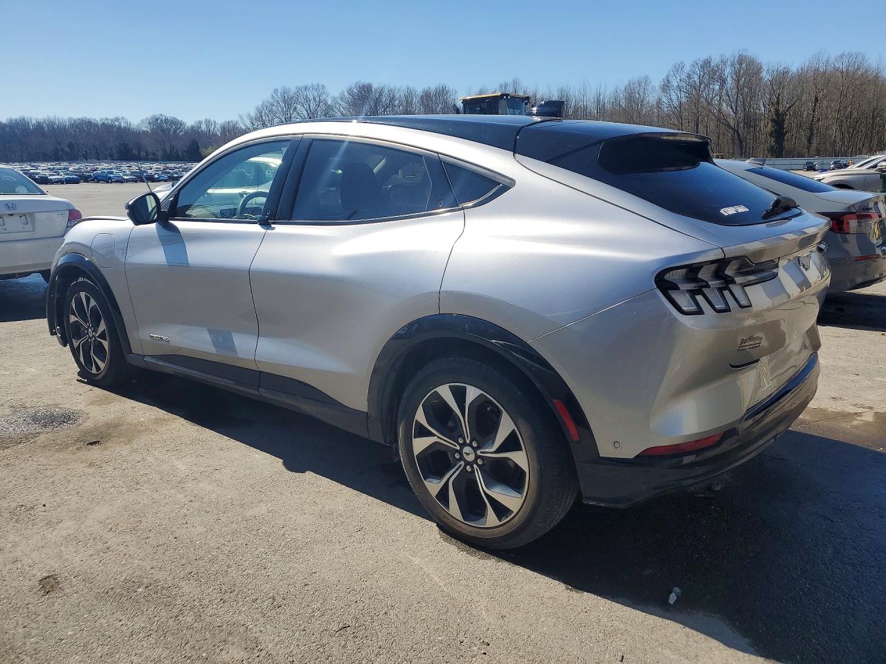 2021 FORD MUSTANG MACH-E PREMIUM photo 3