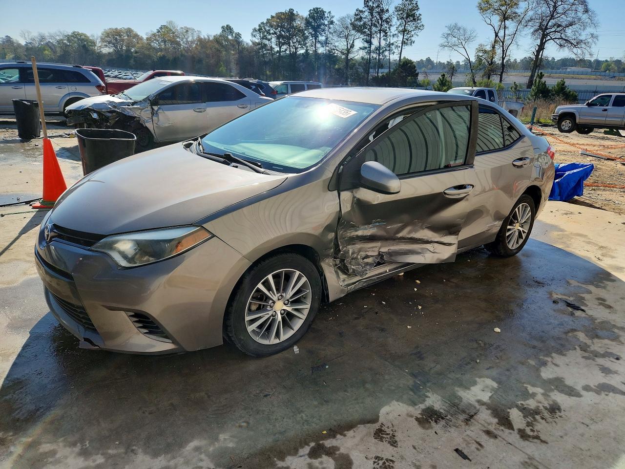2015 TOYOTA COROLLA