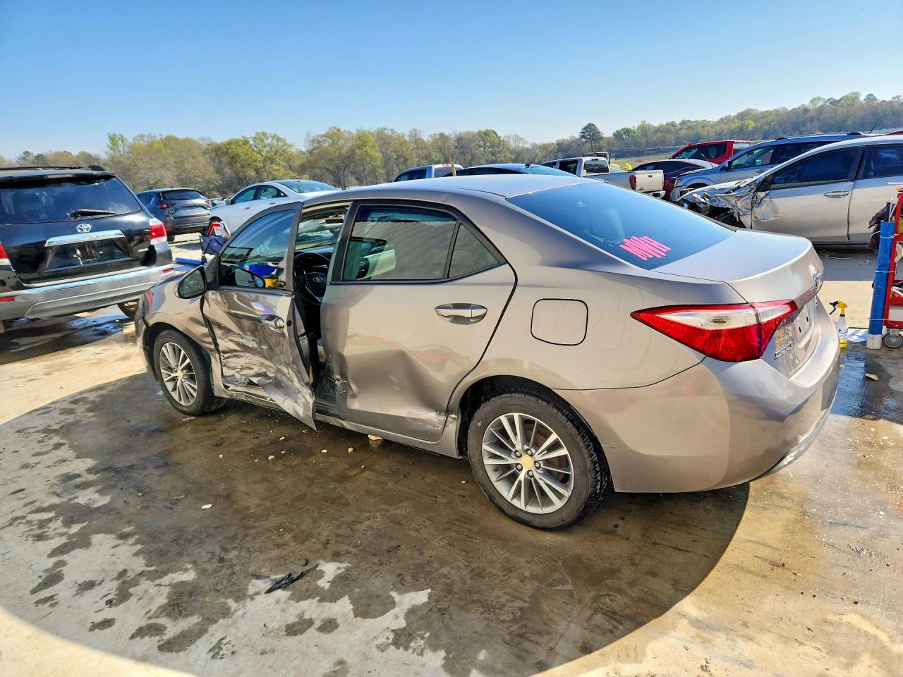 2015 TOYOTA COROLLA LE photo 3