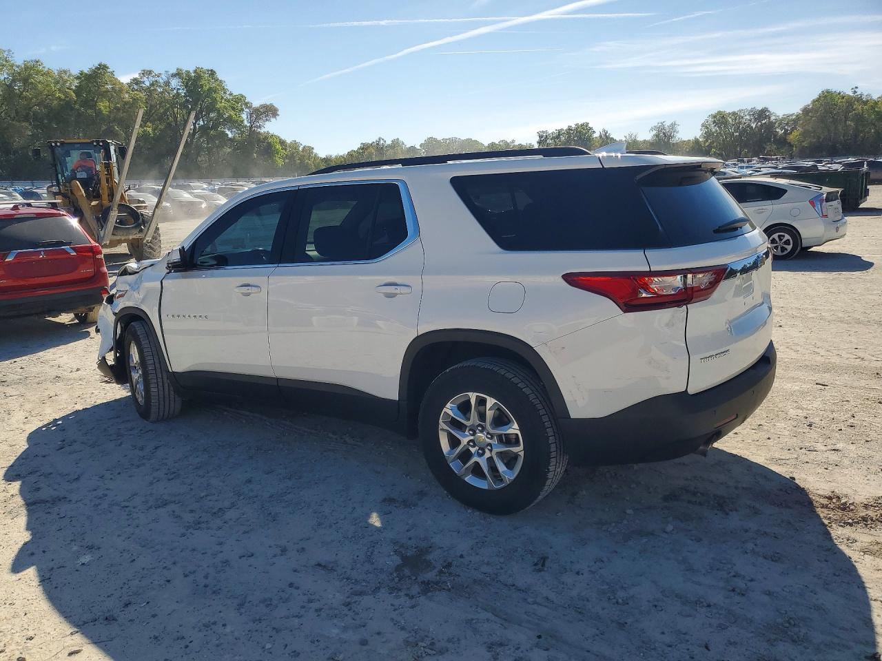2019 CHEVROLET TRAVERSE LT photo 3