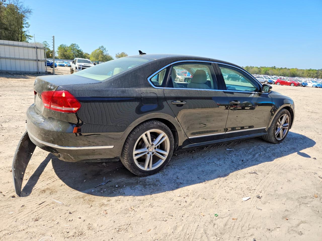 2015 VOLKSWAGEN PASSAT SE photo 3