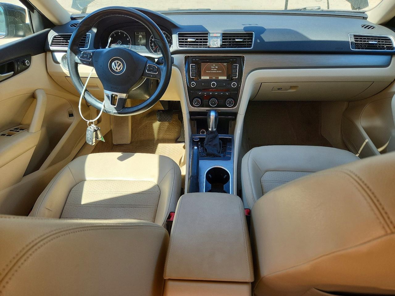 2015 VOLKSWAGEN PASSAT SE photo 8