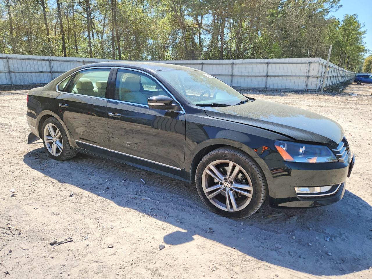 2015 VOLKSWAGEN PASSAT SE photo 4