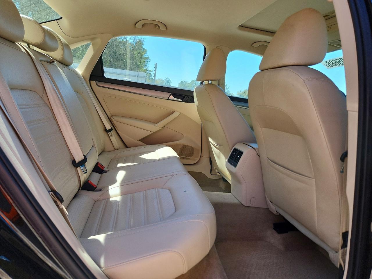 2015 VOLKSWAGEN PASSAT SE photo 10