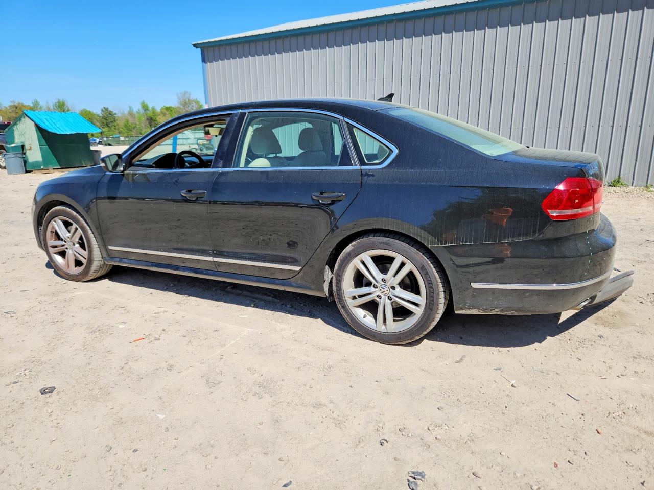 2015 VOLKSWAGEN PASSAT SE photo 2