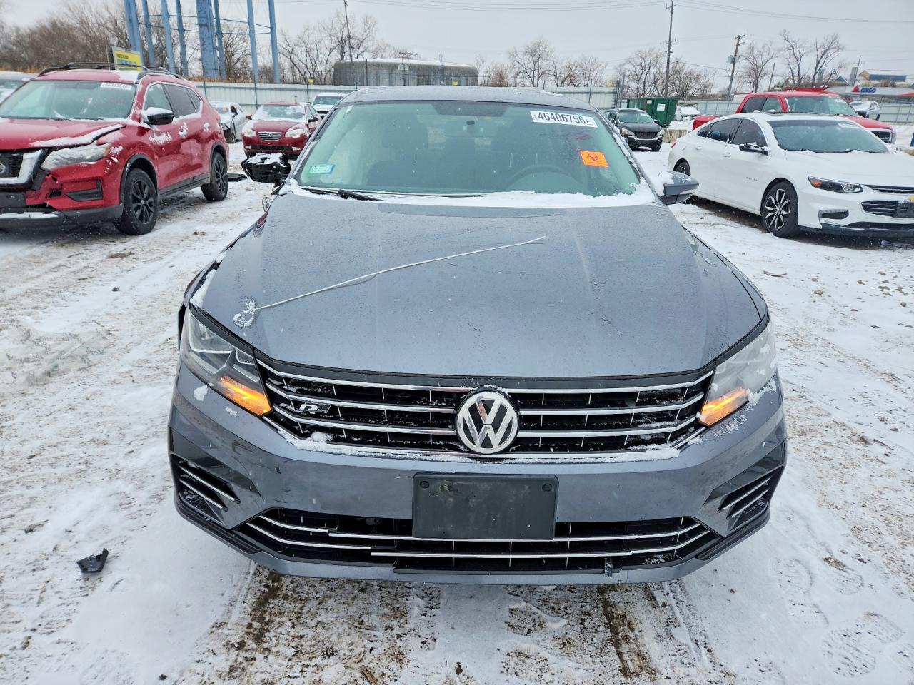 2017 VOLKSWAGEN PASSAT R-LINE photo 5
