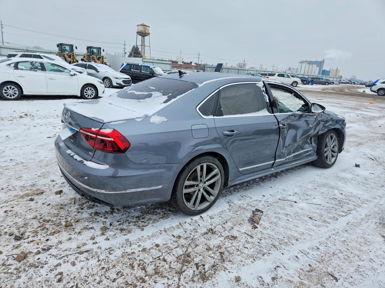 2017 VOLKSWAGEN PASSAT R-LINE photo 3