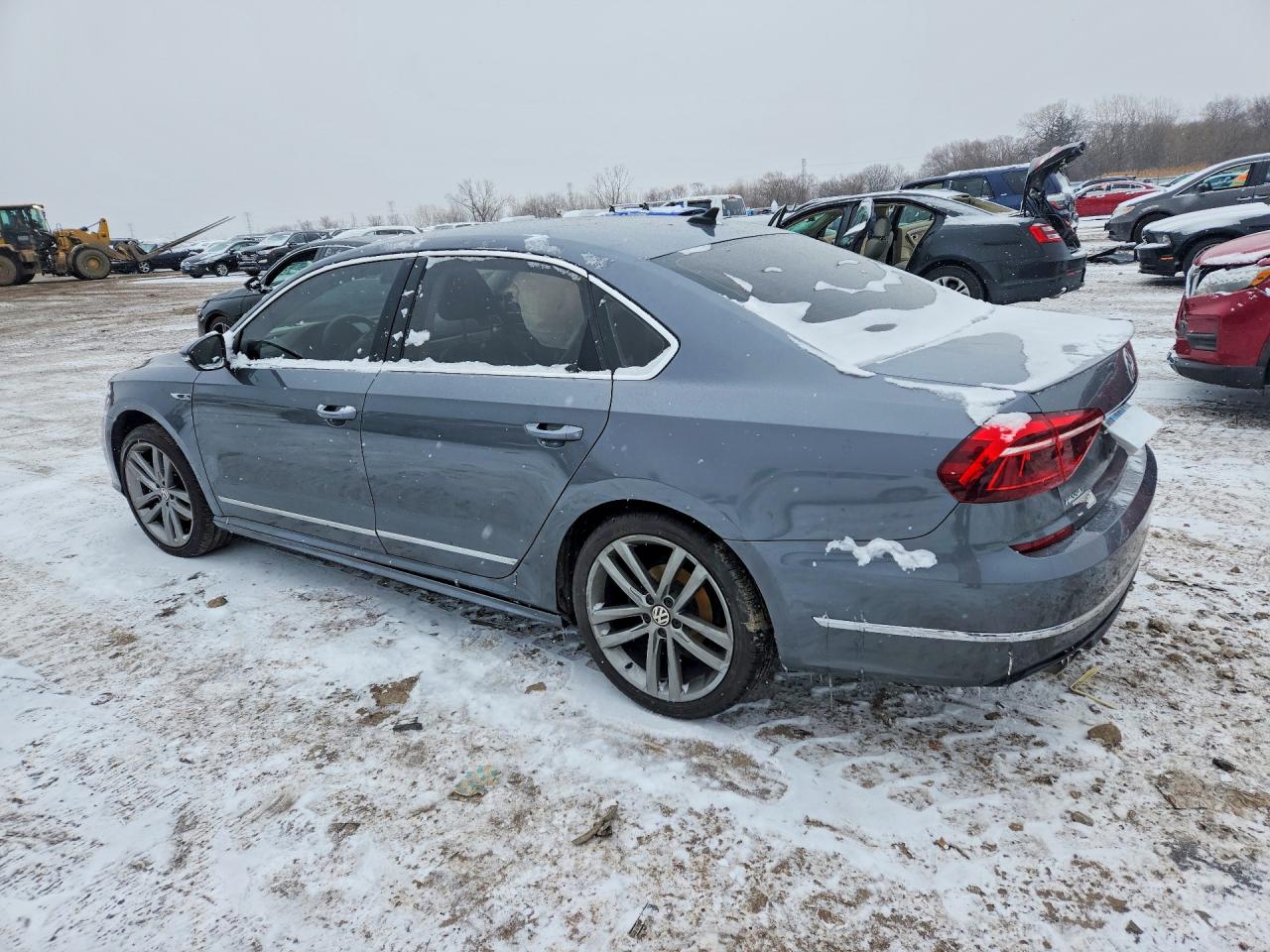2017 VOLKSWAGEN PASSAT R-LINE photo 2