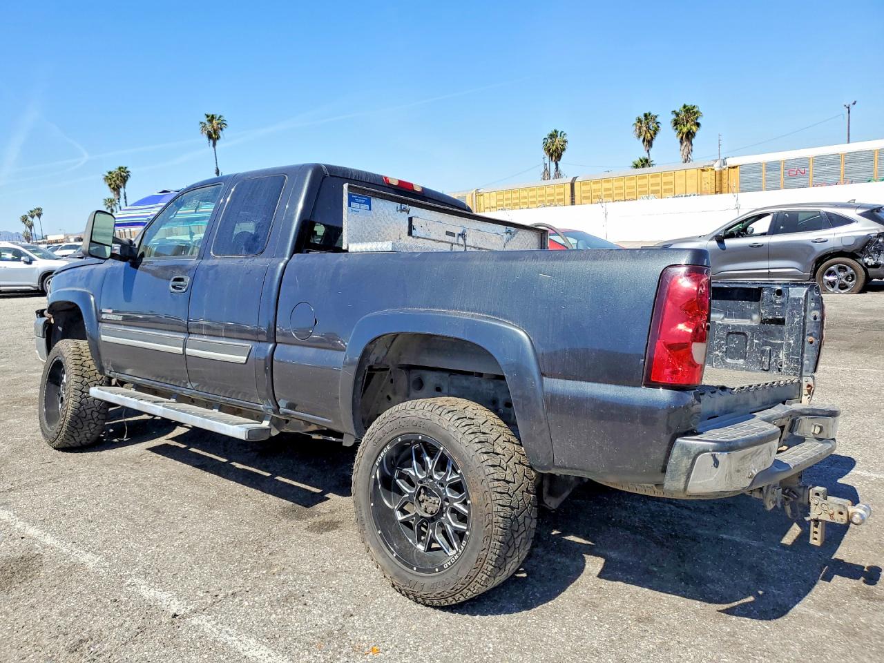 2004 CHEVROLET SILVERADO K2500 HEAVY DUTY photo 4
