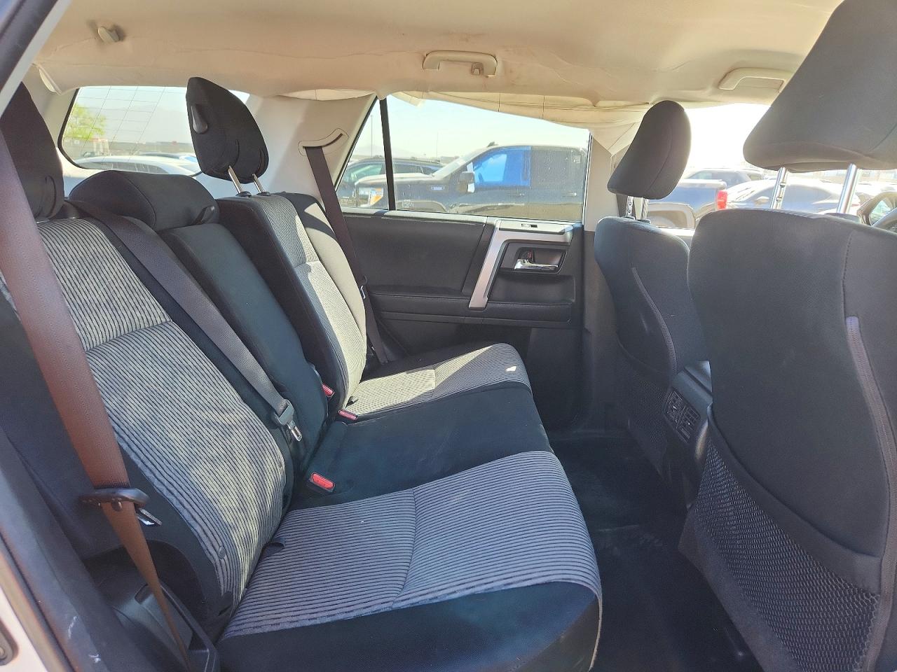 2022 TOYOTA 4RUNNER SR5 photo 31