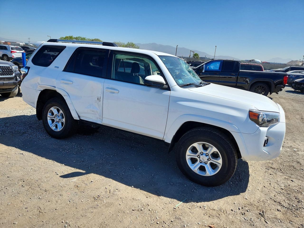 2022 TOYOTA 4RUNNER SR5 photo 10
