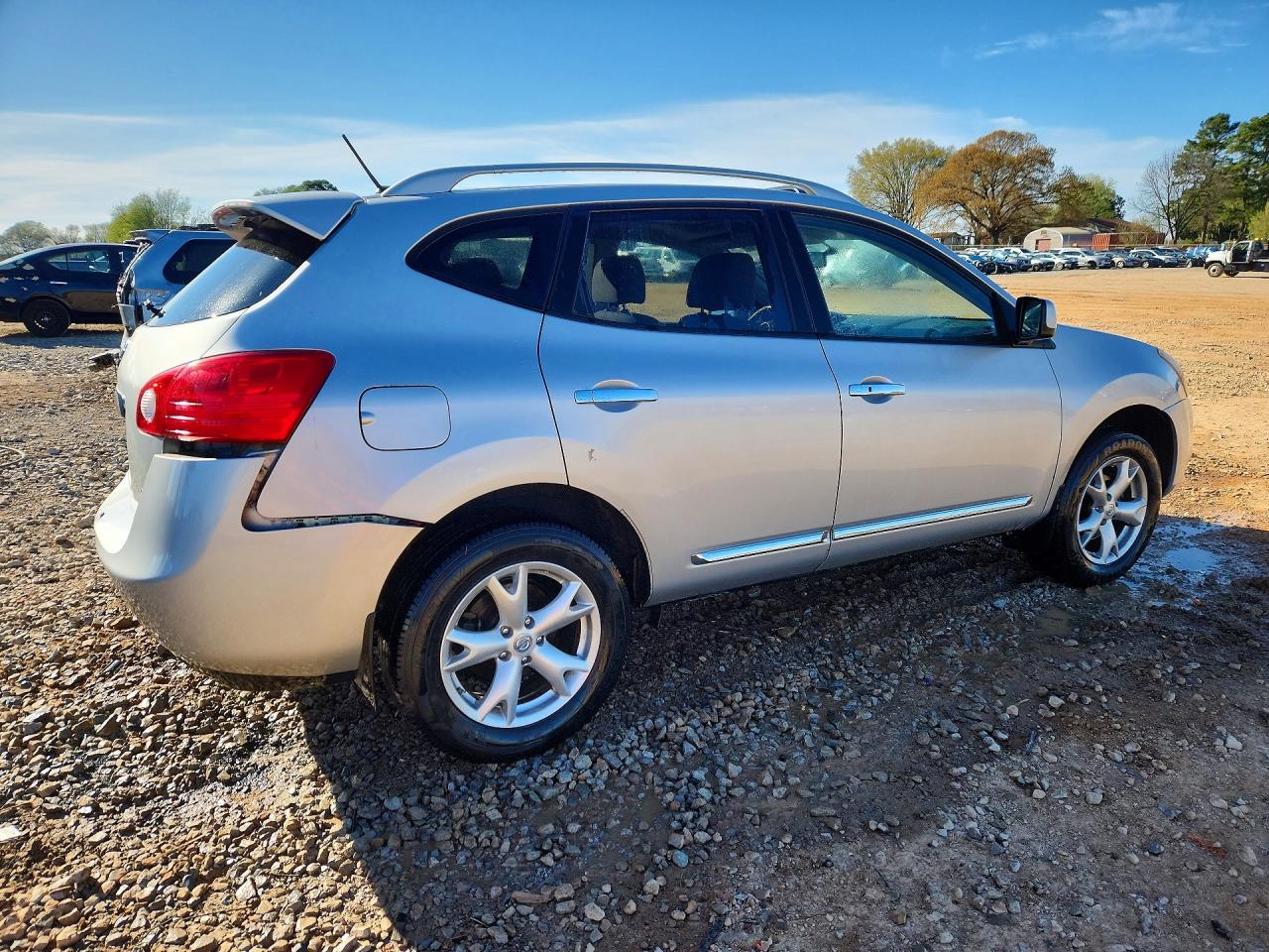 2011 NISSAN ROGUE S photo 5