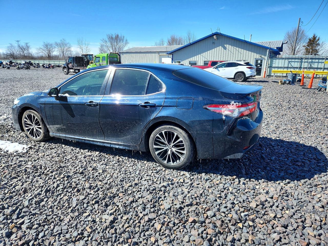 2018 TOYOTA CAMRY SE photo 3