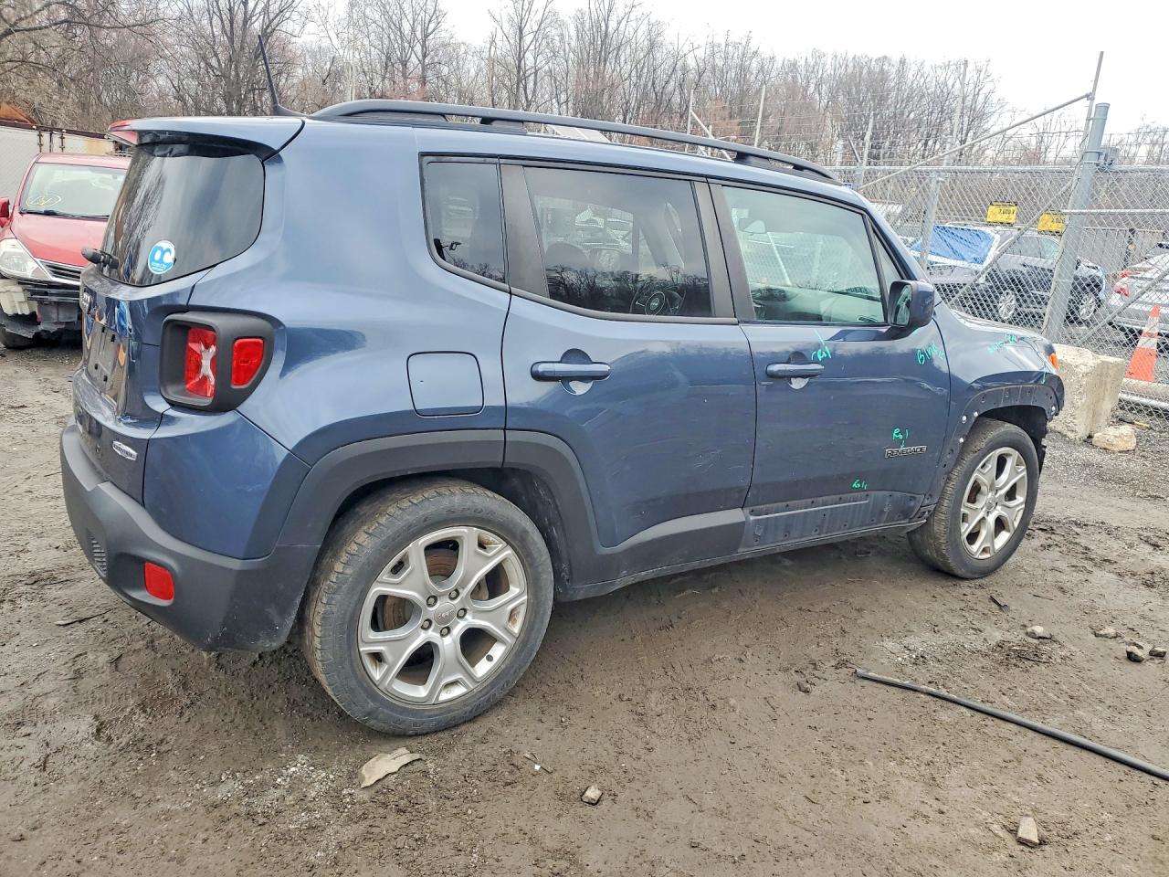 2019 JEEP RENEGADE LATITUDE photo 3