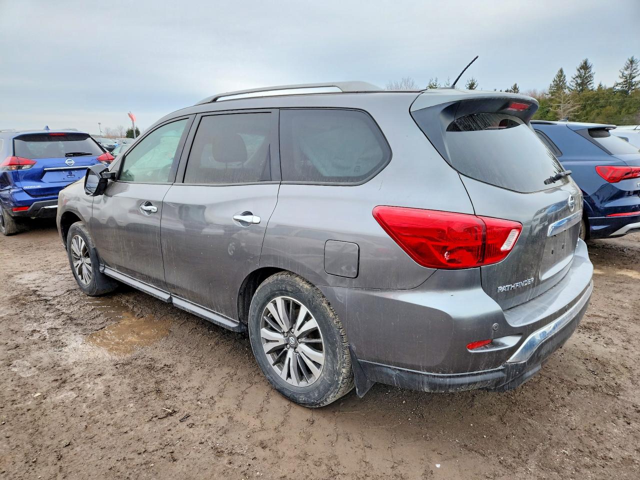 2017 NISSAN PATHFINDER S photo 4