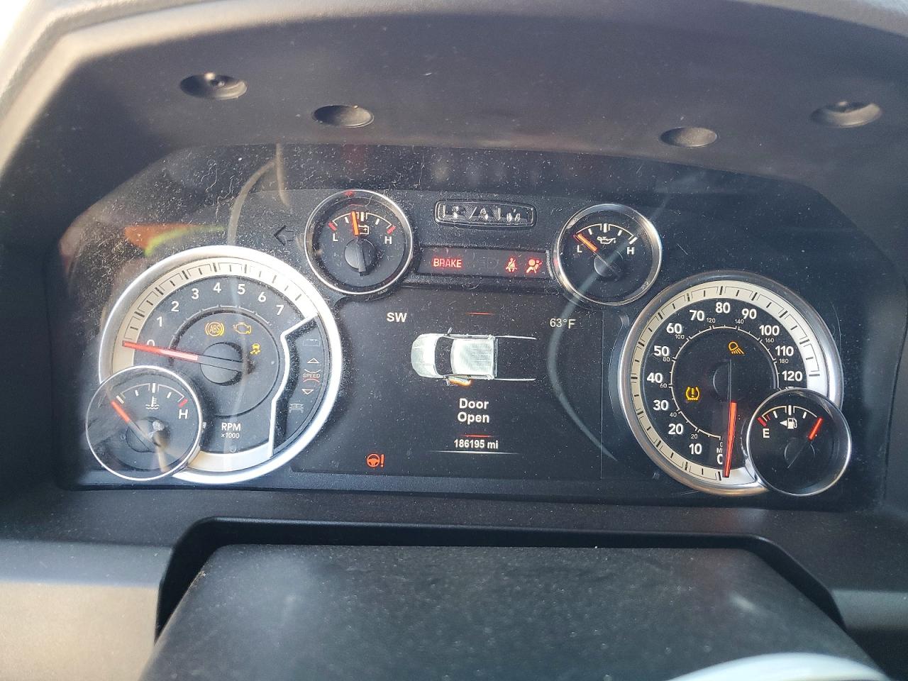 2018 RAM 1500 SLT photo 9
