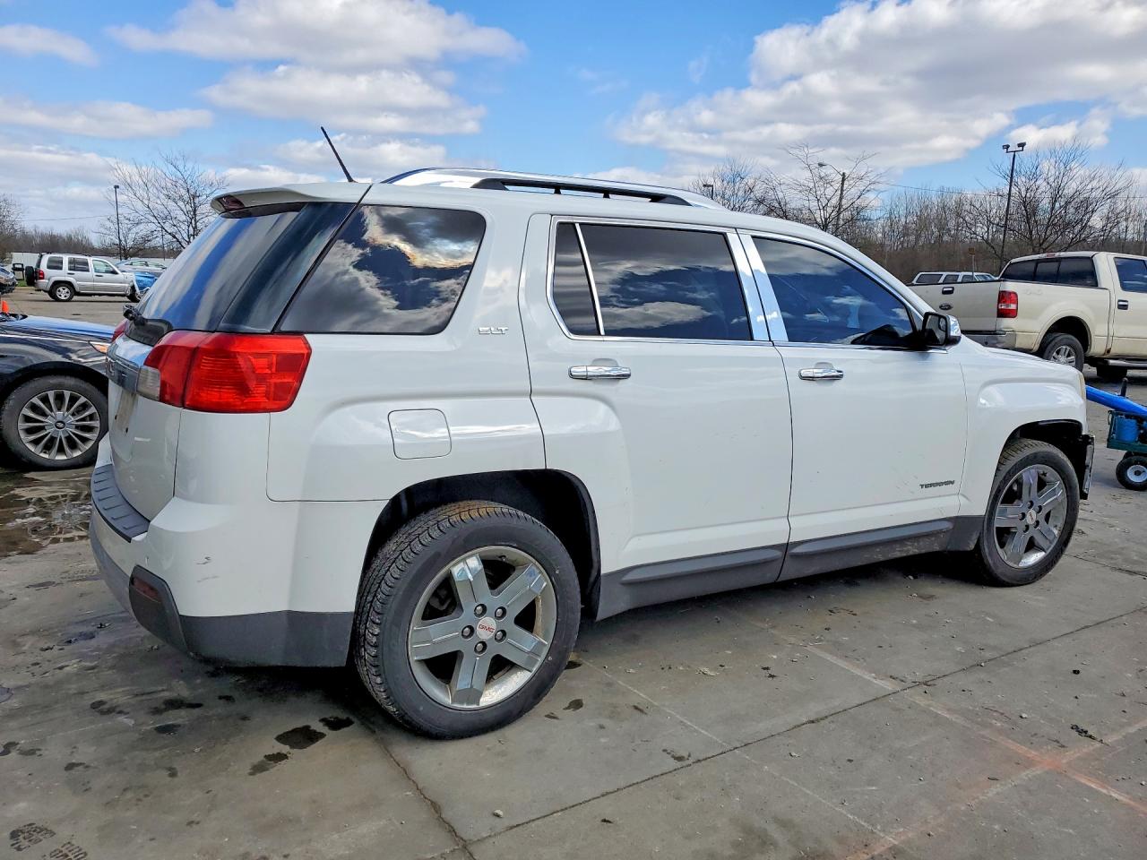 2013 GMC TERRAIN photo 3