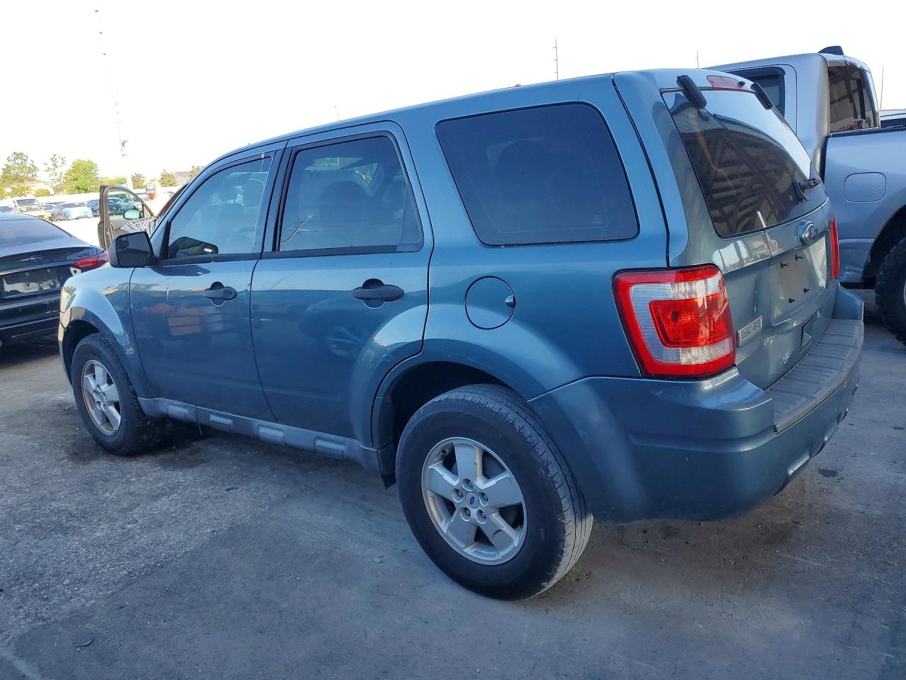 2010 FORD ESCAPE XLS photo 3