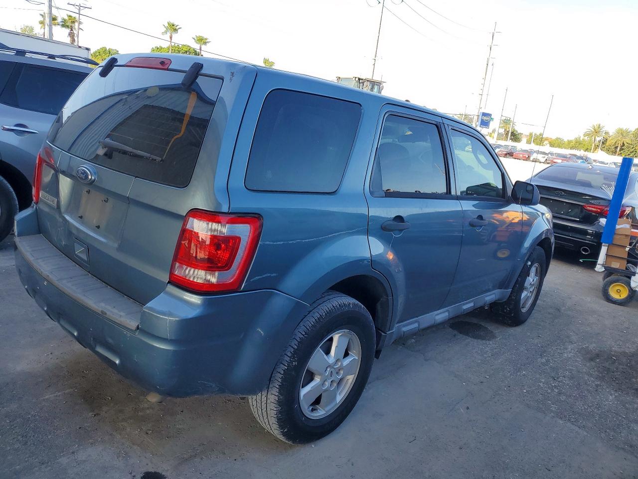 2010 FORD ESCAPE XLS photo 5