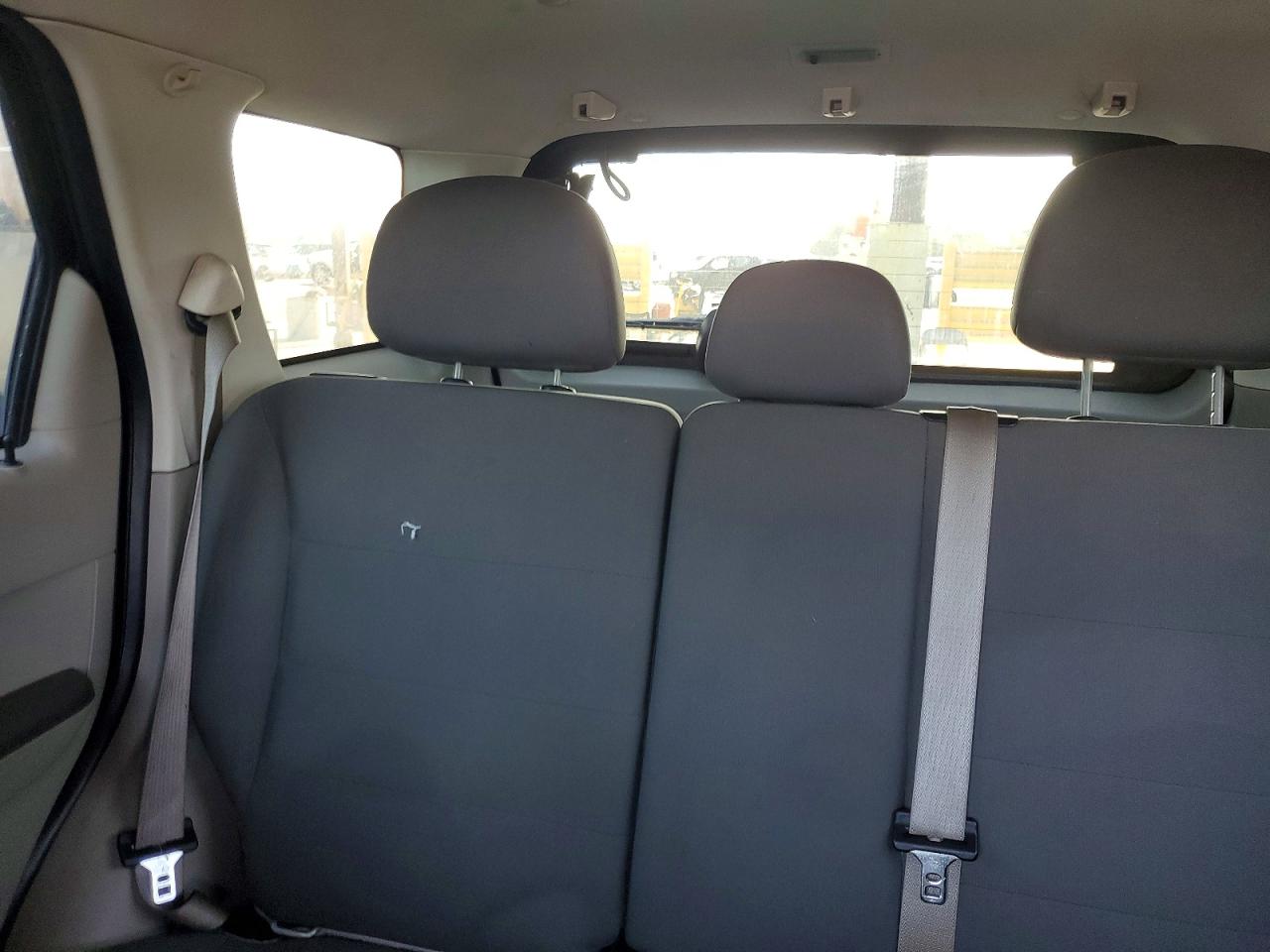 2010 FORD ESCAPE XLS photo 19
