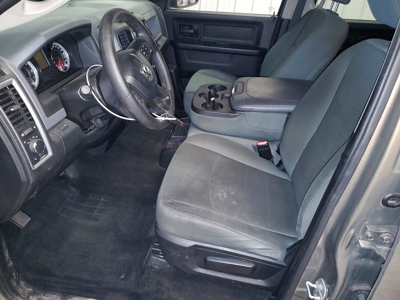 2015 RAM 1500 ST photo 13