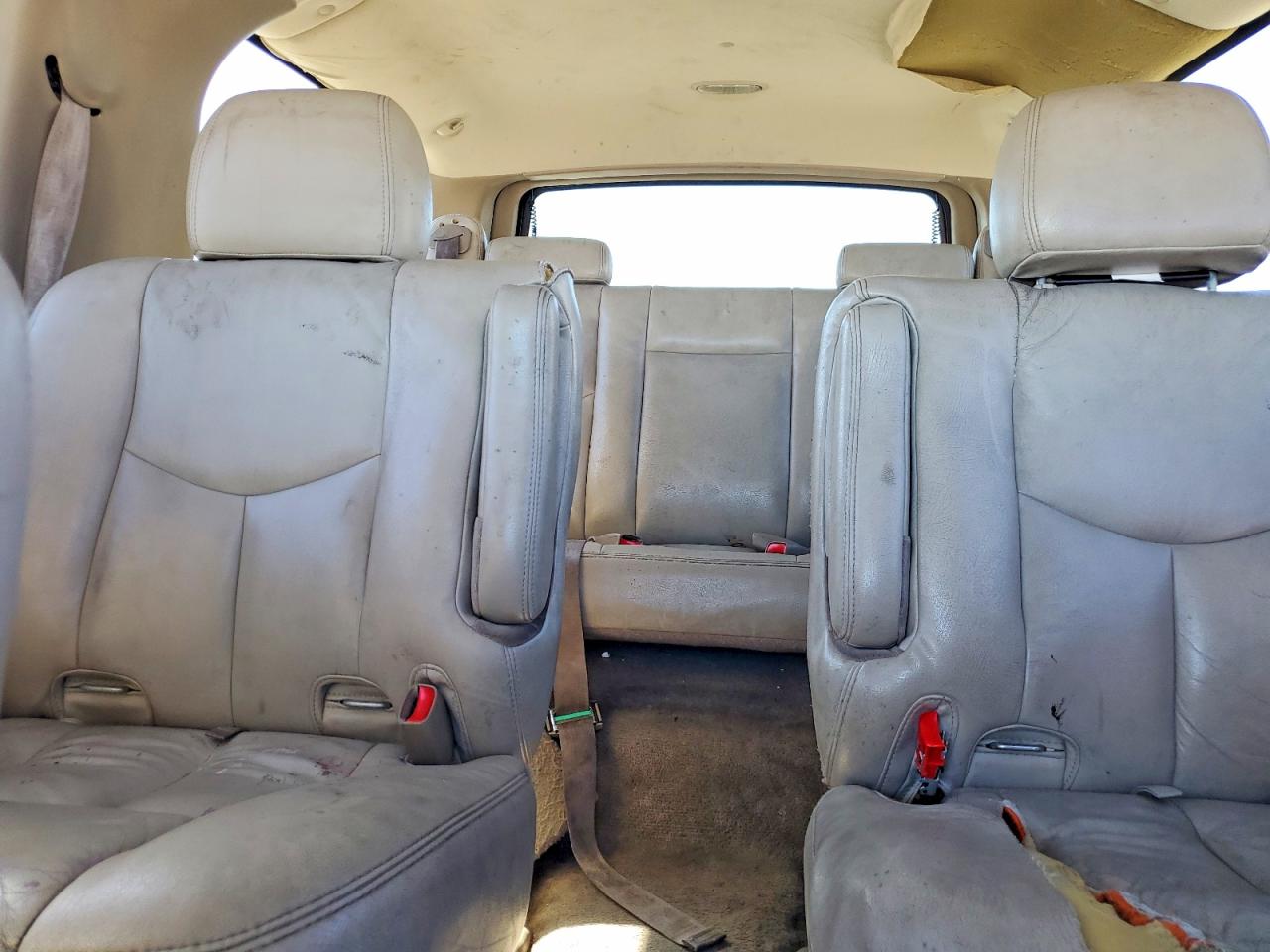 2005 GMC YUKON XL C1500 photo 10