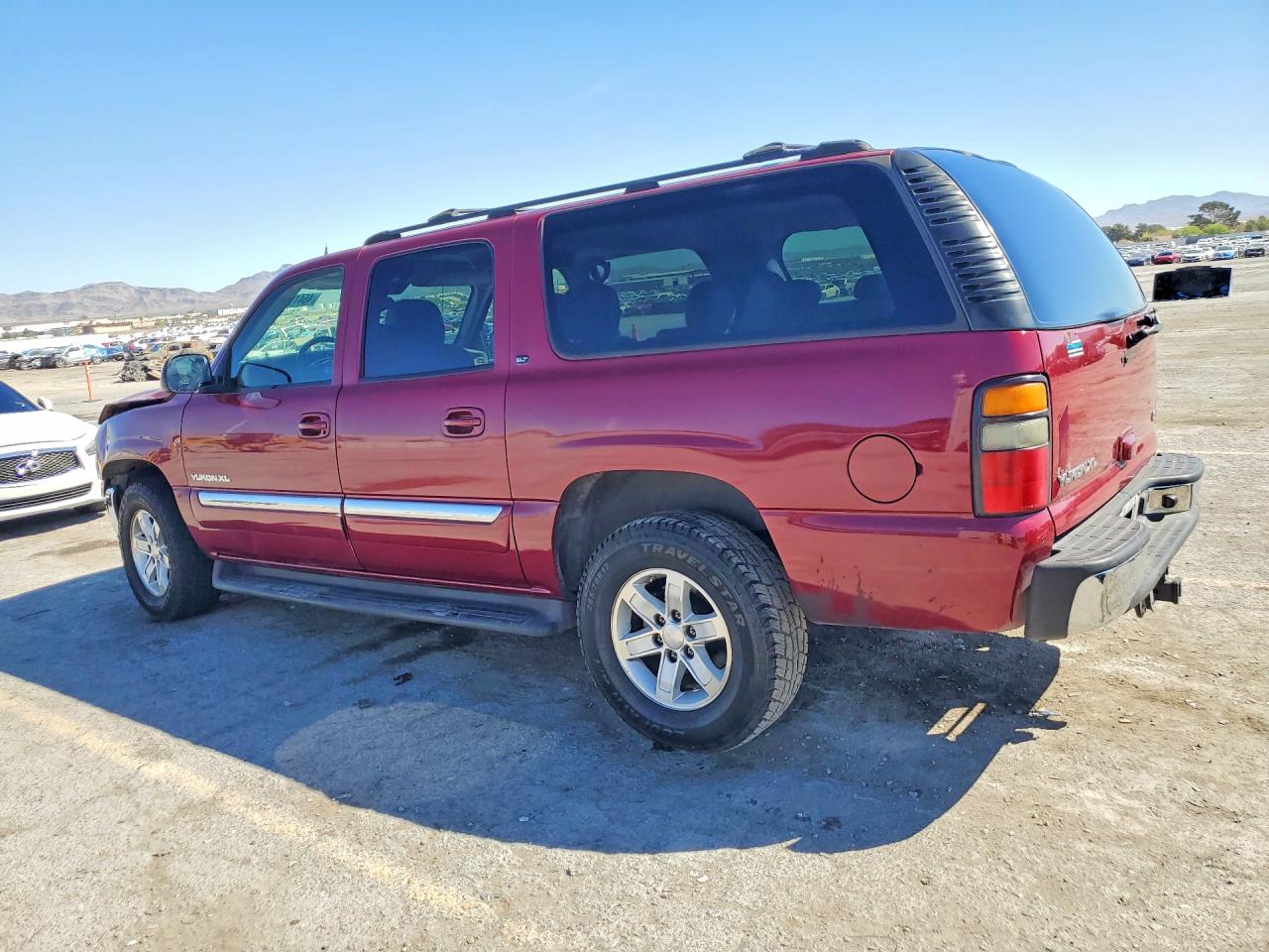 2005 GMC YUKON XL C1500 photo 2