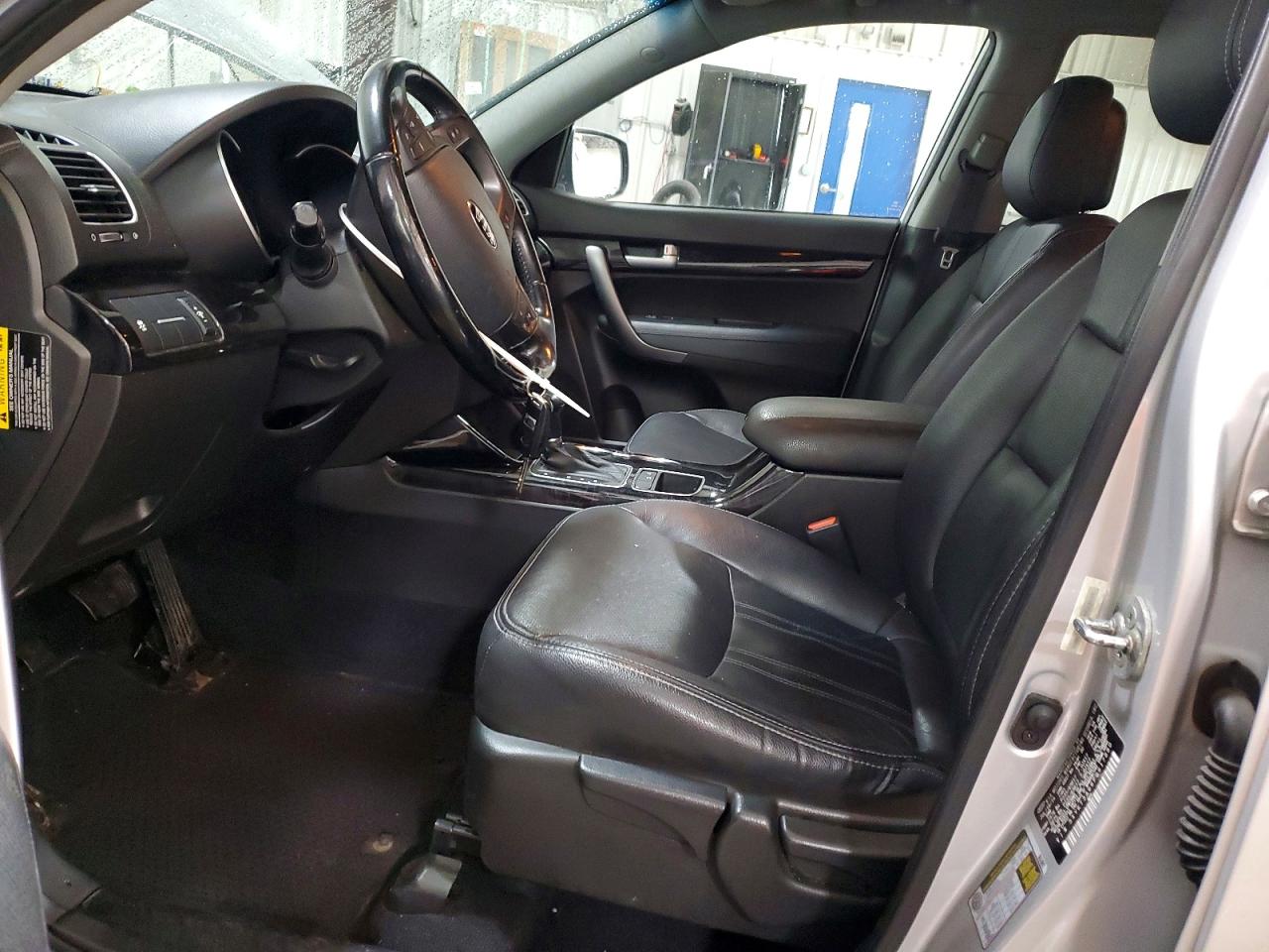 2015 KIA SORENTO LX photo 13