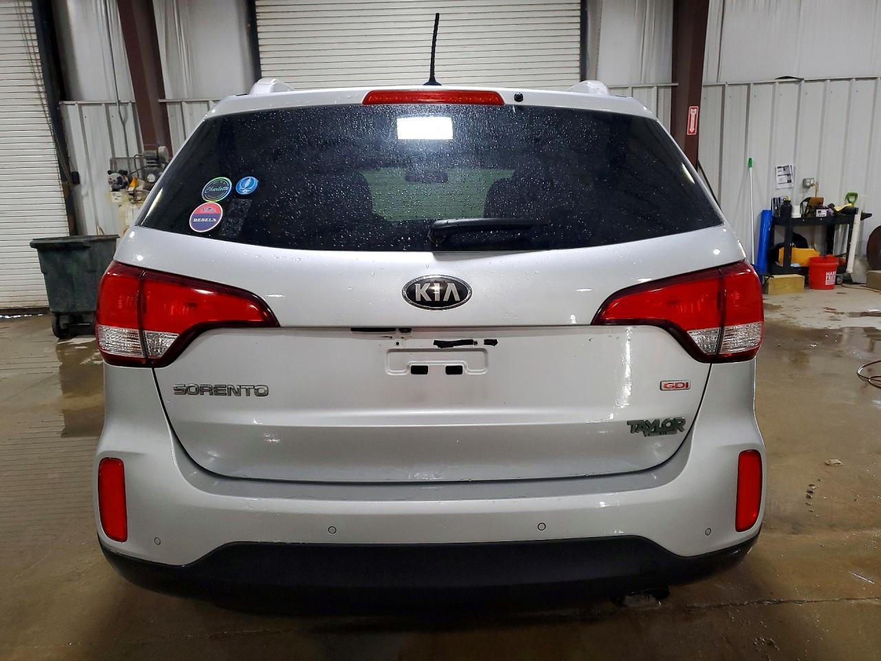 2015 KIA SORENTO LX photo 11