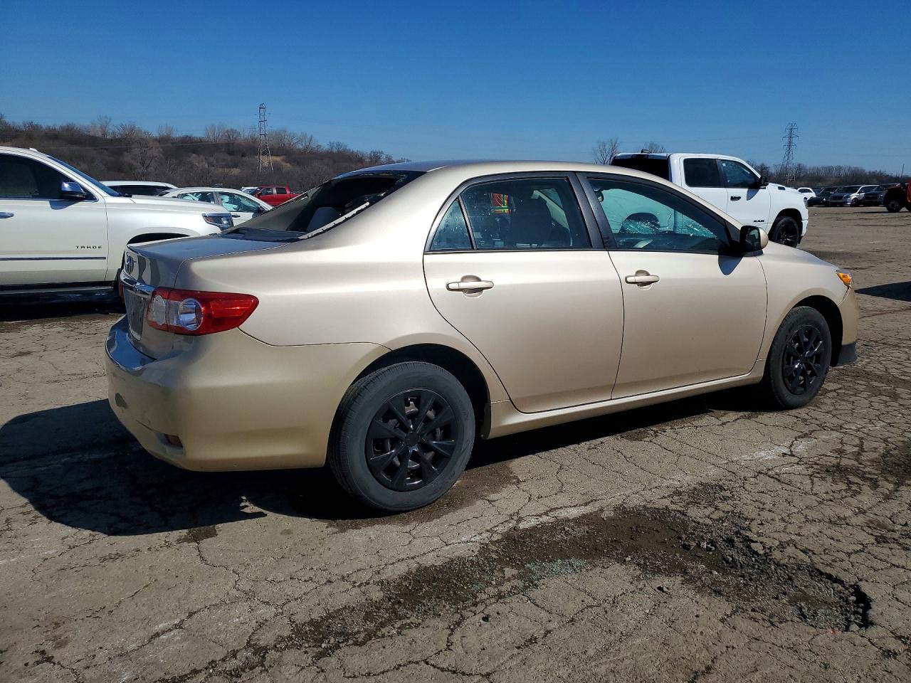 2011 TOYOTA COROLLA LE photo 3