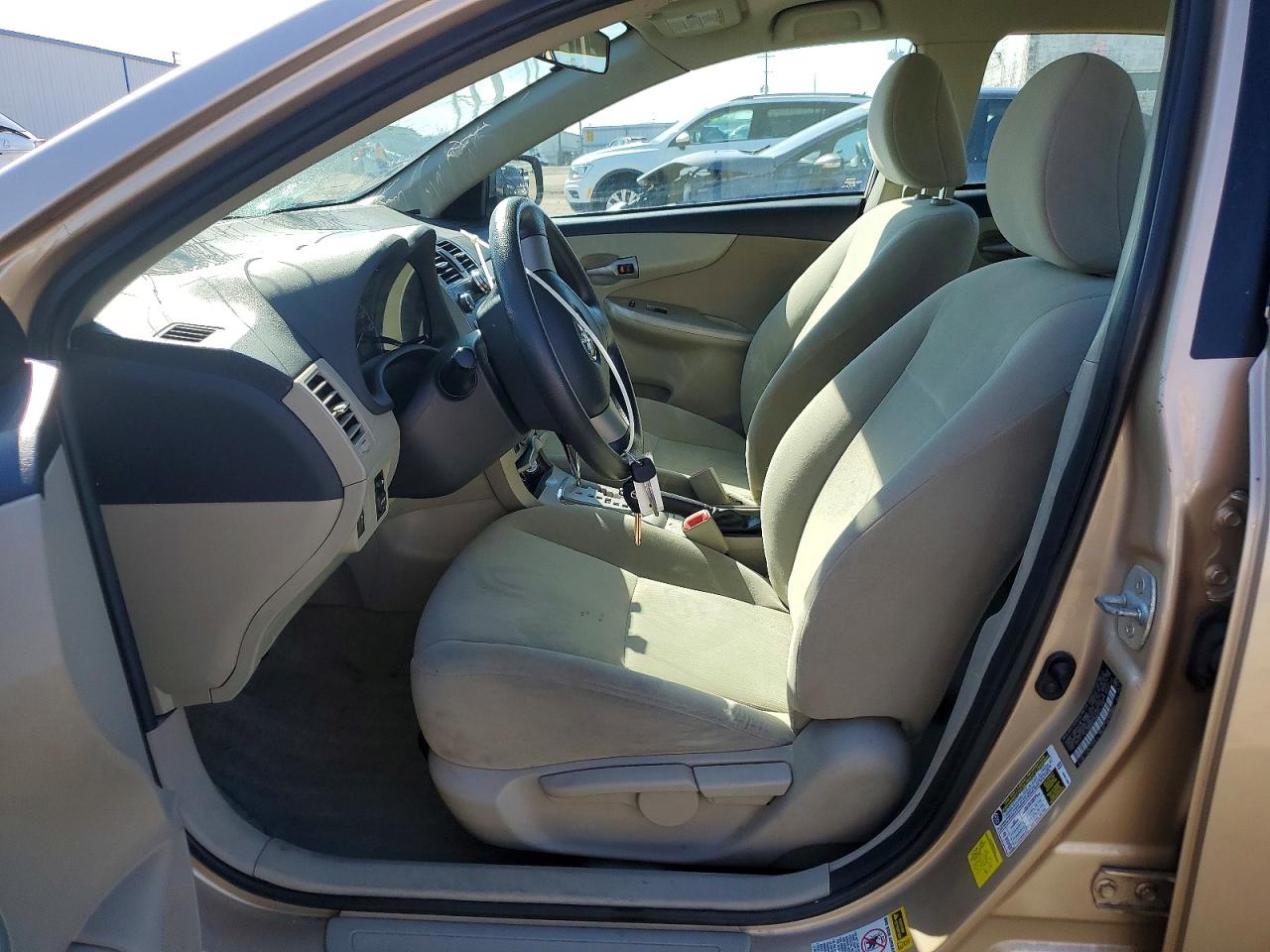 2011 TOYOTA COROLLA LE photo 7