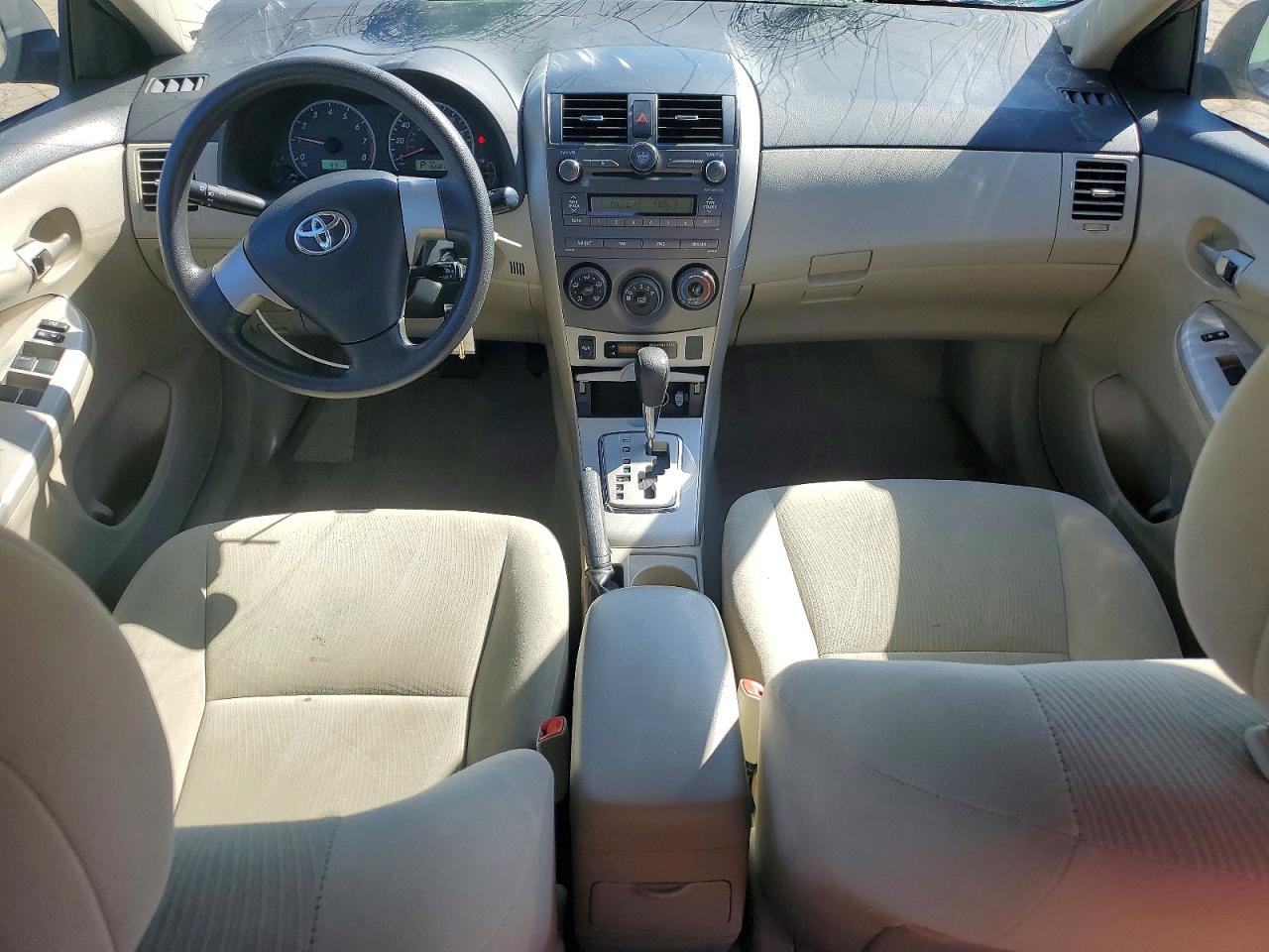 2011 TOYOTA COROLLA LE photo 8