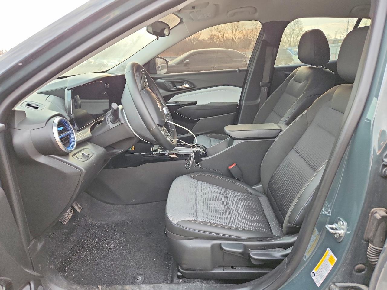 2025 CHEVROLET TRAX 1LT photo 13