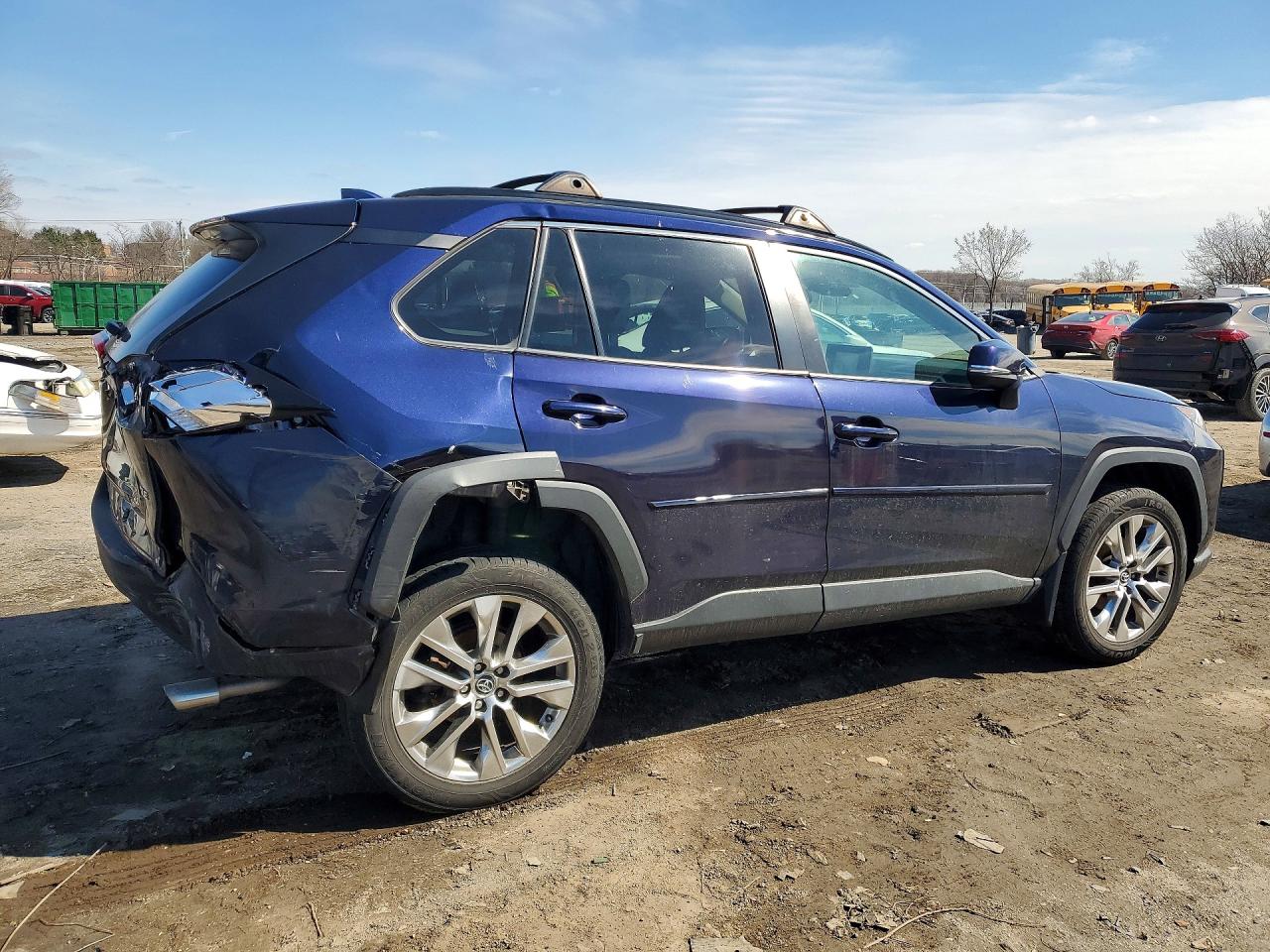 2021 TOYOTA RAV4 XLE PREMIUM photo 3