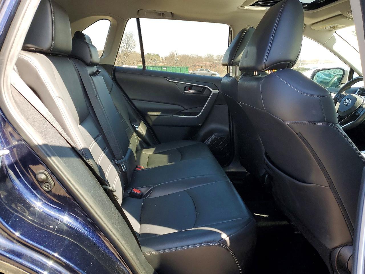 2021 TOYOTA RAV4 XLE PREMIUM photo 11